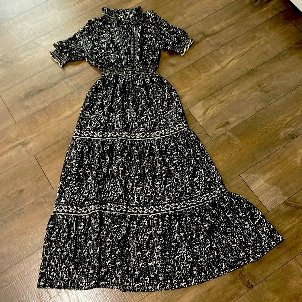 Like new only worn 2 times Max Studio dress.